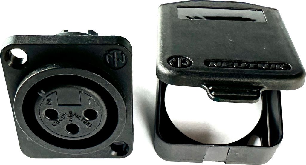 XLR D 3-pin Ladebuchse weiblich mit Dichtkappe