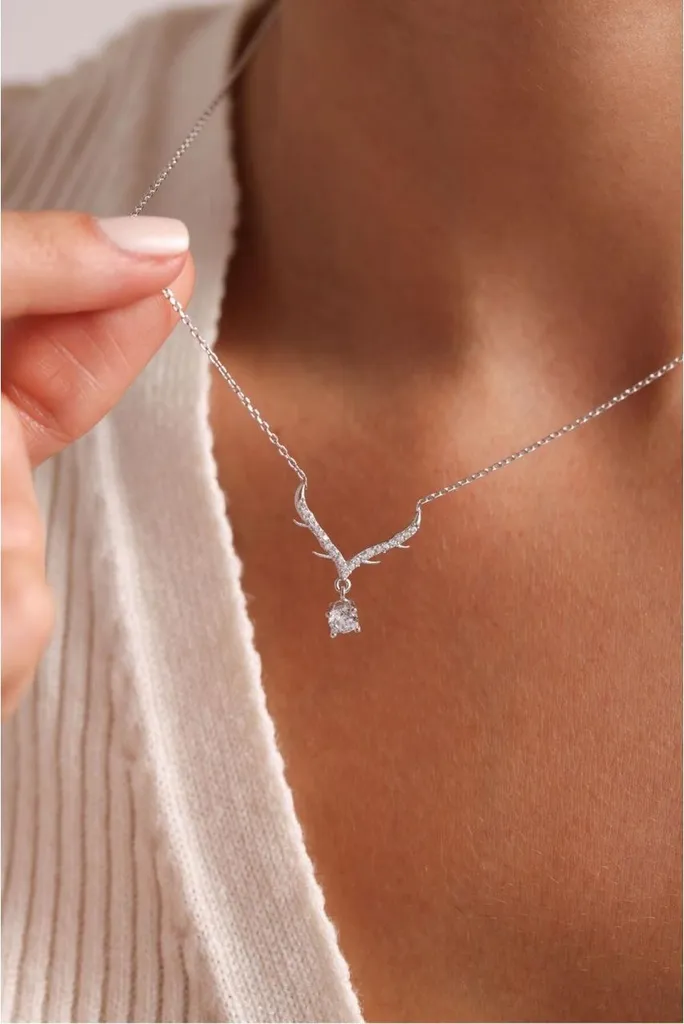 Pendentif solitaire femme avec ailettes de protection, argent et oxyde