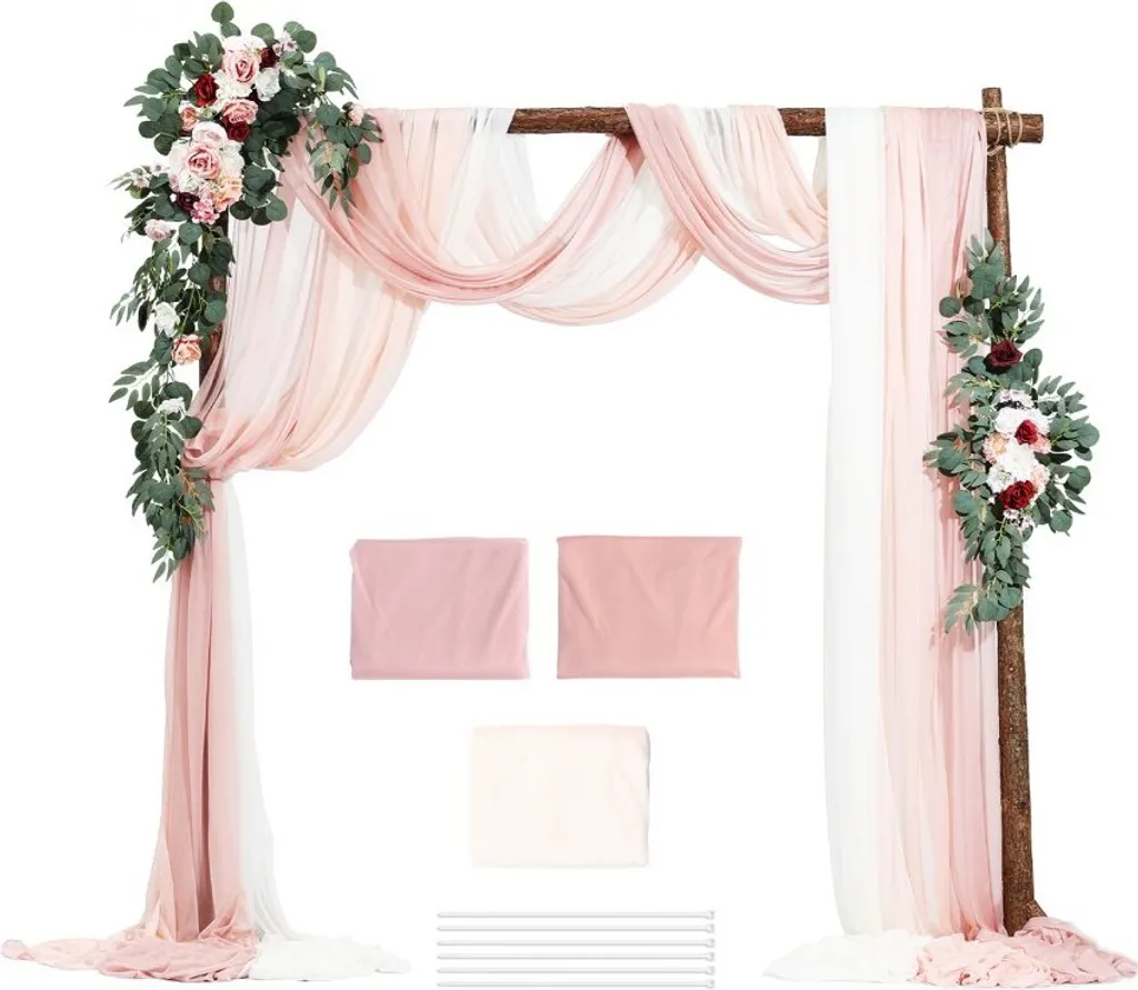 Arche de mariage en métal décorée avec 2 fleurs et 3 rideaux blancs