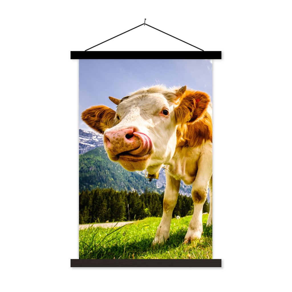 MuchoWow Textilposter Kühe - Berge - Gras - Landschaft - Alpen 60x90 cm mit schwarzem Rahmen - Poster Wohnzimmer