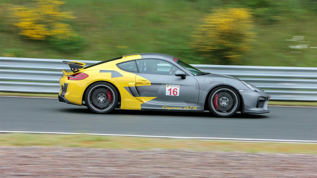 Jochen Schweizer Renntaxi Porsche Cayman GT4 Nürburgring Nordschleife (1 Rd.); Erlebnis verschenken oder selbst erleben; Gutschein gültig für 1...