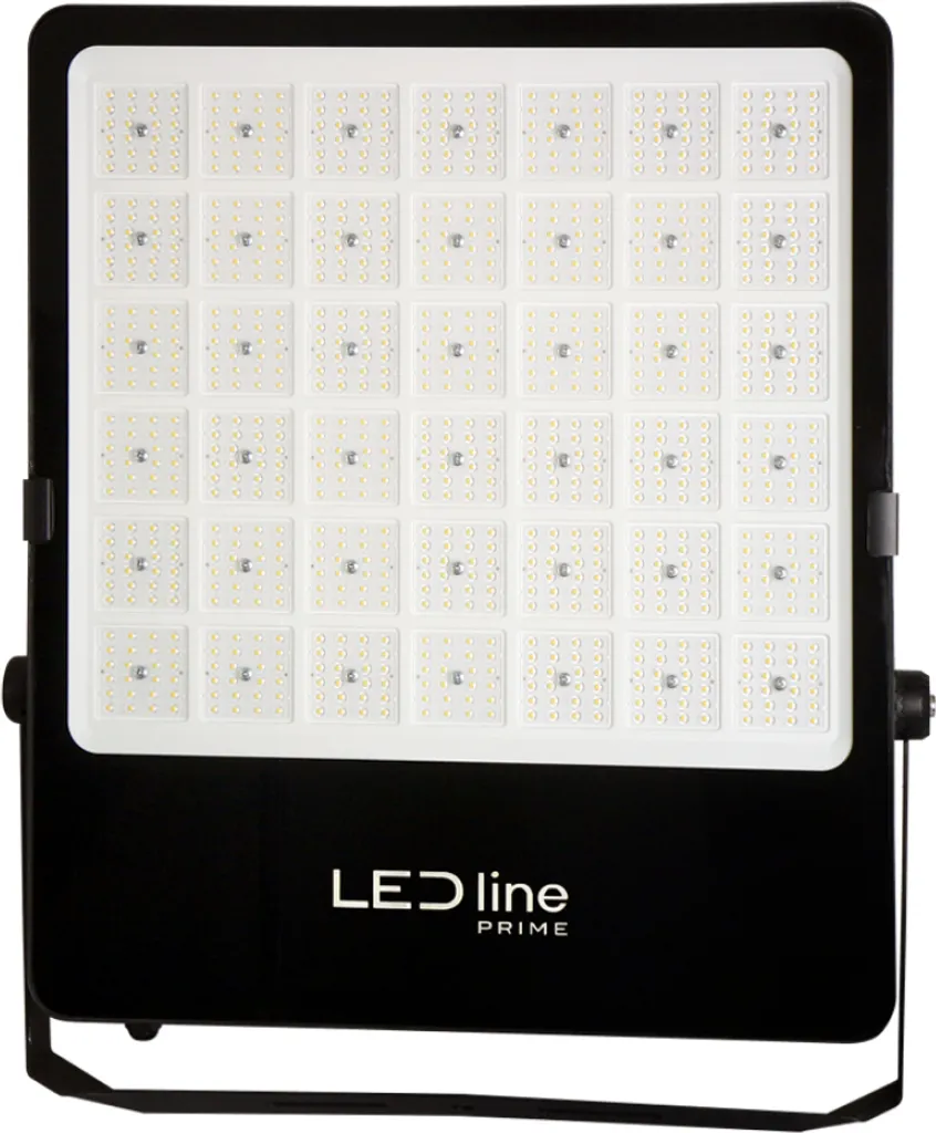 Projecteur LED 600W étanche IP66 : éclairage puissant contre les zones sombres