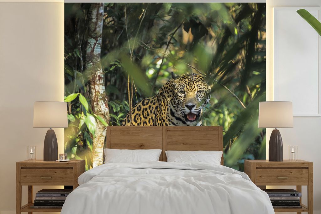 MuchoWow Fototapete für Wohnzimmer oder Schlafzimmer Wandtapete Vinyl Motivtapete Versteckter Jaguar im Dschungel - 300x300 cm - Wanddekoration