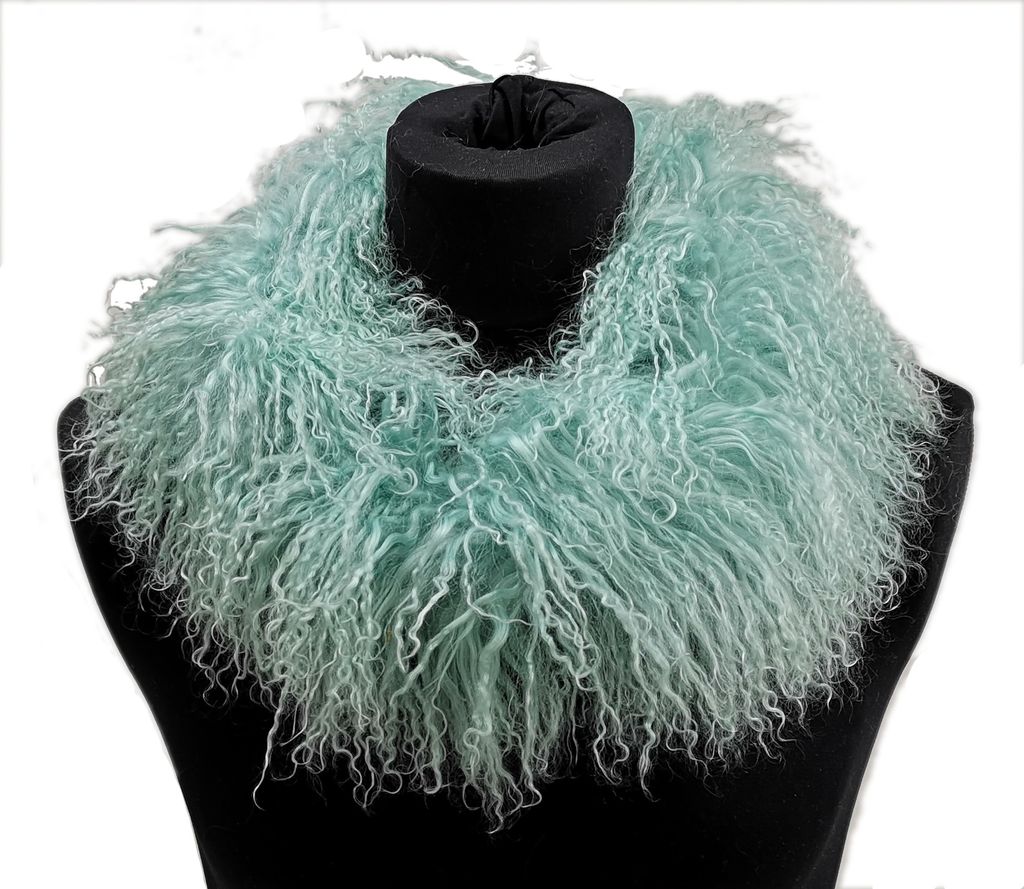 Schal aus 100% mongolischem Tibet Lammfell in Pastell Blau Produktbild 