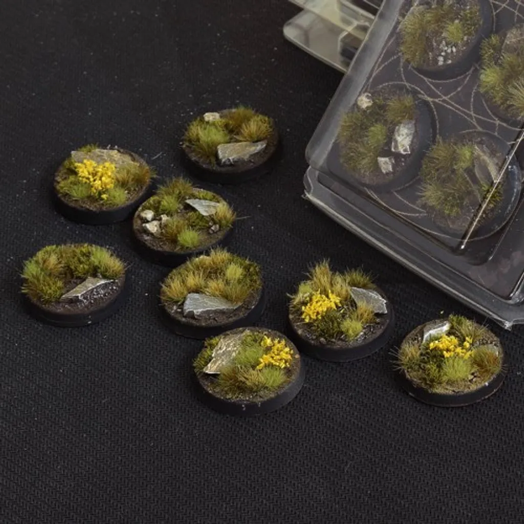 Bases Highland Prêtes au Combat 32mm - Soclage Réaliste Gamers Grass 8Stk
