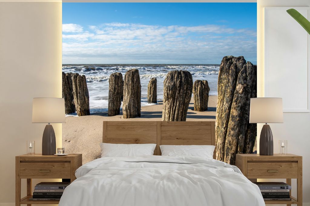 MuchoWow Fototapete für Wohnzimmer oder Schlafzimmer Wandtapete Vinyl Motivtapete Sand - Strand - Pfahl - Wasser - Sommer - 240x240 cm - Schlafz...