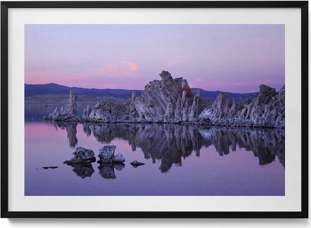 Spiegelung von Felsen im Wasser– Wandbild mit Rahmen – Gerahmtes Bild – Wanddekoration – 100x70 cm – Schwarz Rahmen