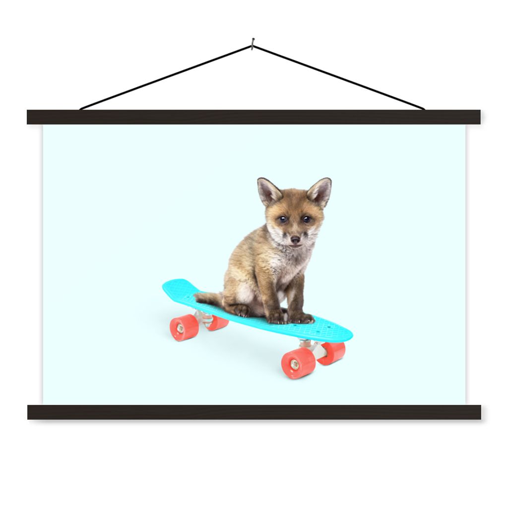 MuchoWow Textilposter Fuchs - Tiere - Skateboard - Blau 90x60 cm mit schwarzem Rahmen - Aufhängungssatz