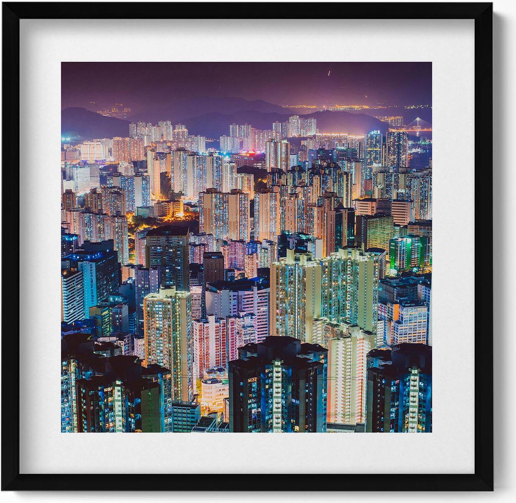 Beleuchtete Stadt bei Nacht– Wandbild mit Rahmen – Gerahmtes Bild – Wanddekoration – 50x50 cm – Schwarz Rahmen