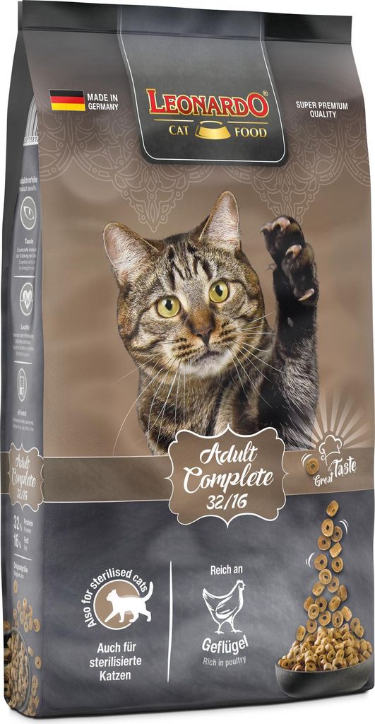 A bag of Leonardo Adult Complete cat food.