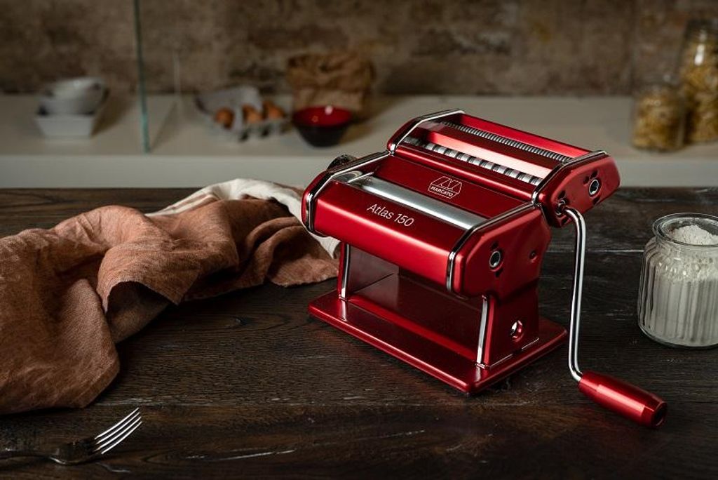 Marcato Nudelmaschine - Atlas+ 150 - Rot plus 1x Pastabike (rot) (Spaghettischneidaufsatz inclusive)