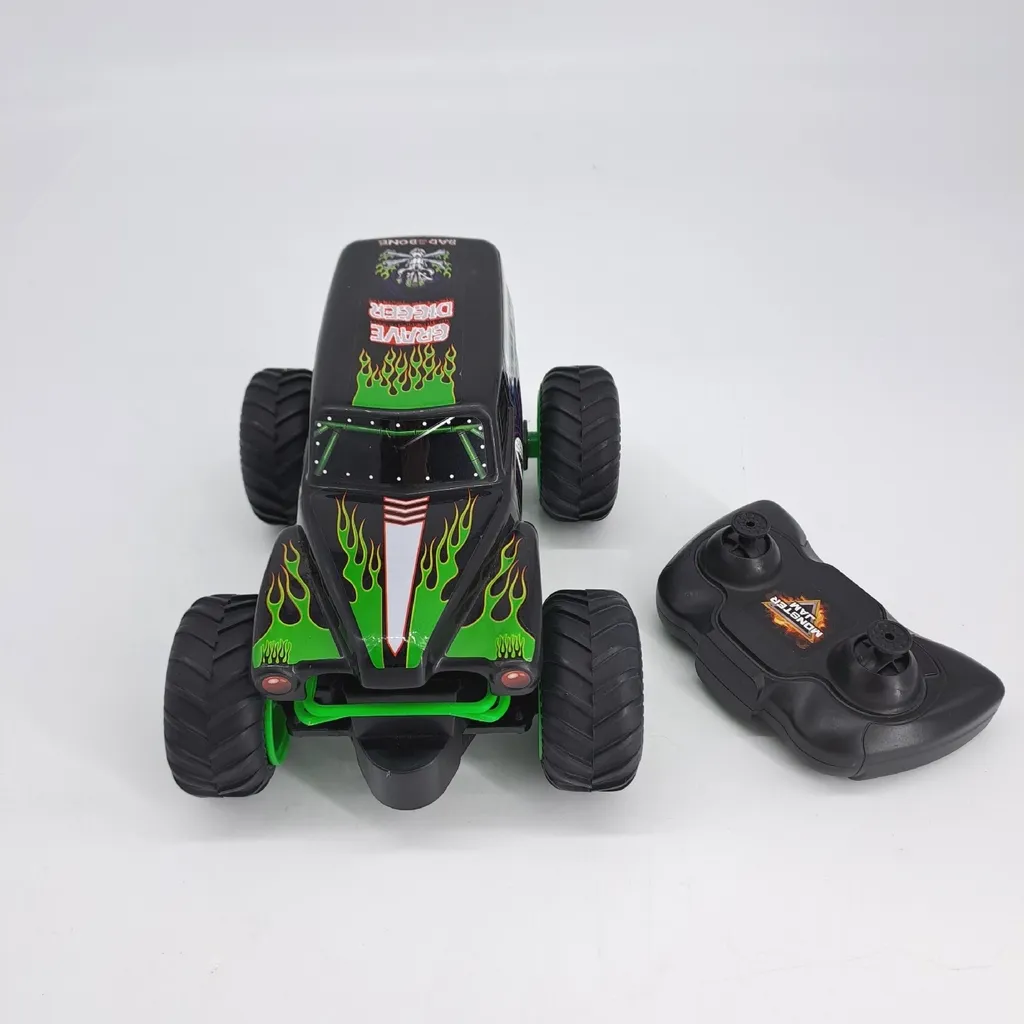 Grave Digger RC 1:24 Monster Jam : Voiture Télécommandée Anti-Interférence - 12