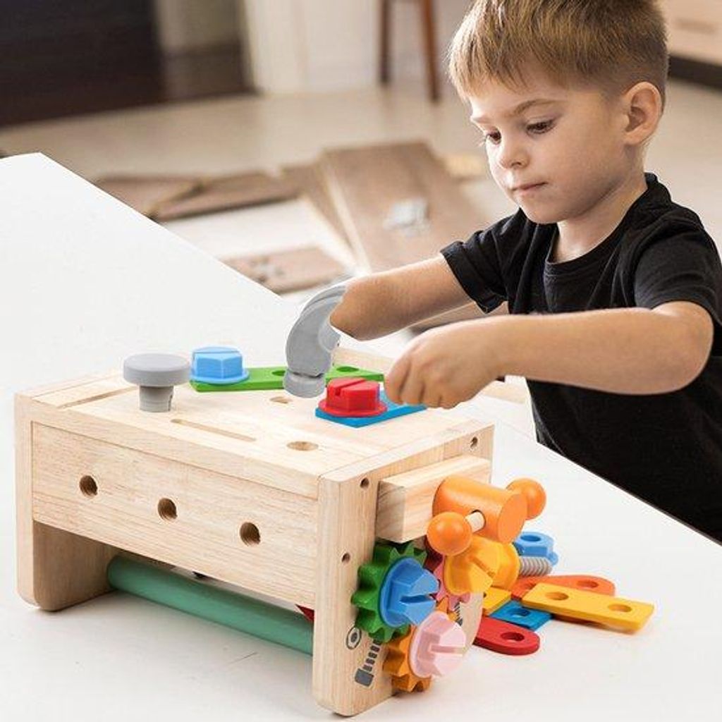 Holzwerkzeugkiste für Kinder, zum Drehen von Schrauben und zum Lösen von Muttern.