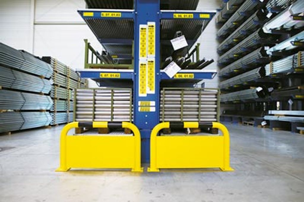 Rammschutz-Bügel mit Unterfahrschutz, Anfahrschutz aus Gütestahl, hochbelastbar, 750 mm Breite, 600 mm Höhe, gelb kunststoffbeschichtet