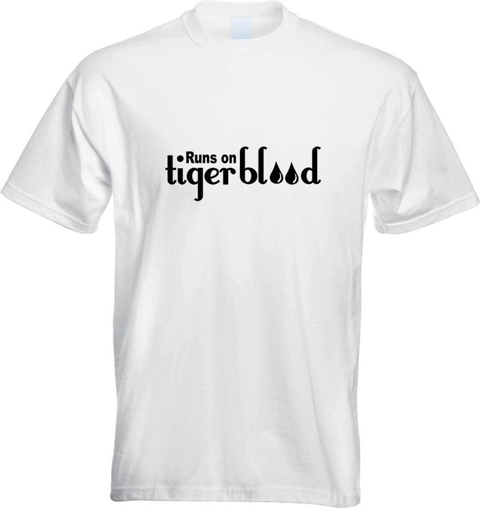Kiwistar - T-Shirt - Weiss - Runs on Tigerblood Motiv Bedruckt Funshirt Design Print - mit Motiv Bedruckt - Funshirt Design - Sport - Freizeit - He...