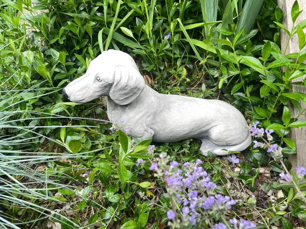 Statue teckel blanc en béton : objet déco design pour salon moderne - 2