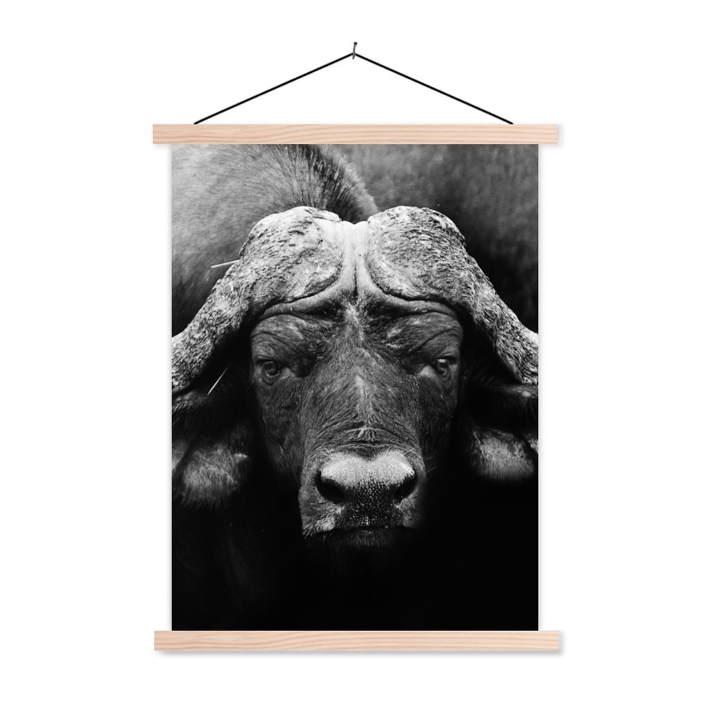 MuchoWow Textilposter Tiere - Büffel - Schwarz - Weiß - Porträt 60x80 cm mit holzfarbenen Rahmen - Wandbild