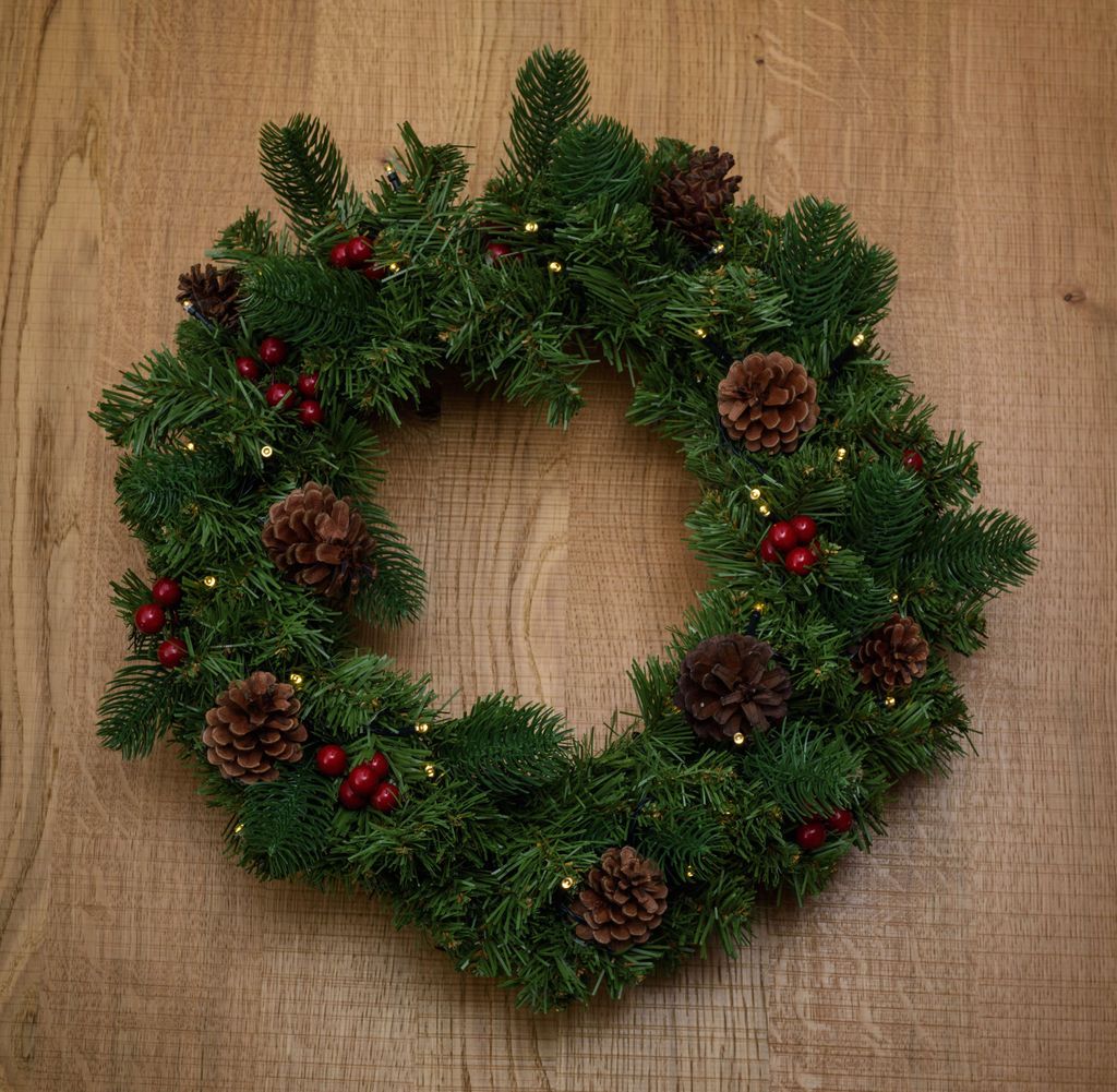 Künstlicher Adventskranz mit Lichterkette und 4 LED Kerzen Produktbild 3