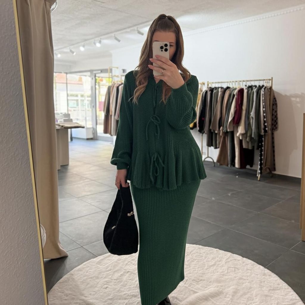 Zweiteiler Set "Madita" Dunkelgrün einem langen Rock sowie einem Cardigan mit Schleifen, Kleidung 2-teiler, Frau Kleidung Zweiteiler, Oberteil & Rock