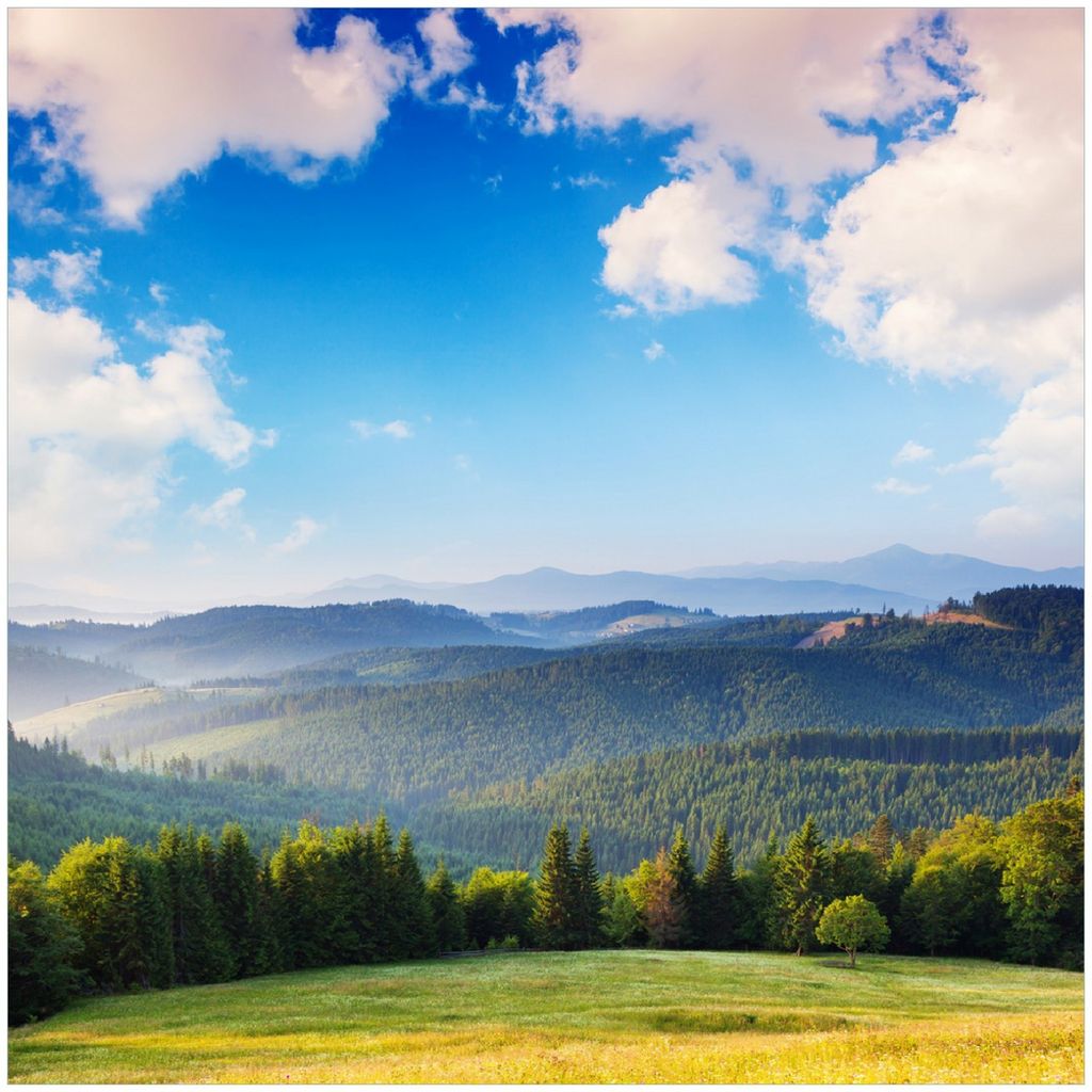 Wallario Premium Glasbild, freischwebende Optik, kräftige Farben, Größe 30 x 30 cm Motiv Berglandschaft im Gebirge unter blauem Himmel