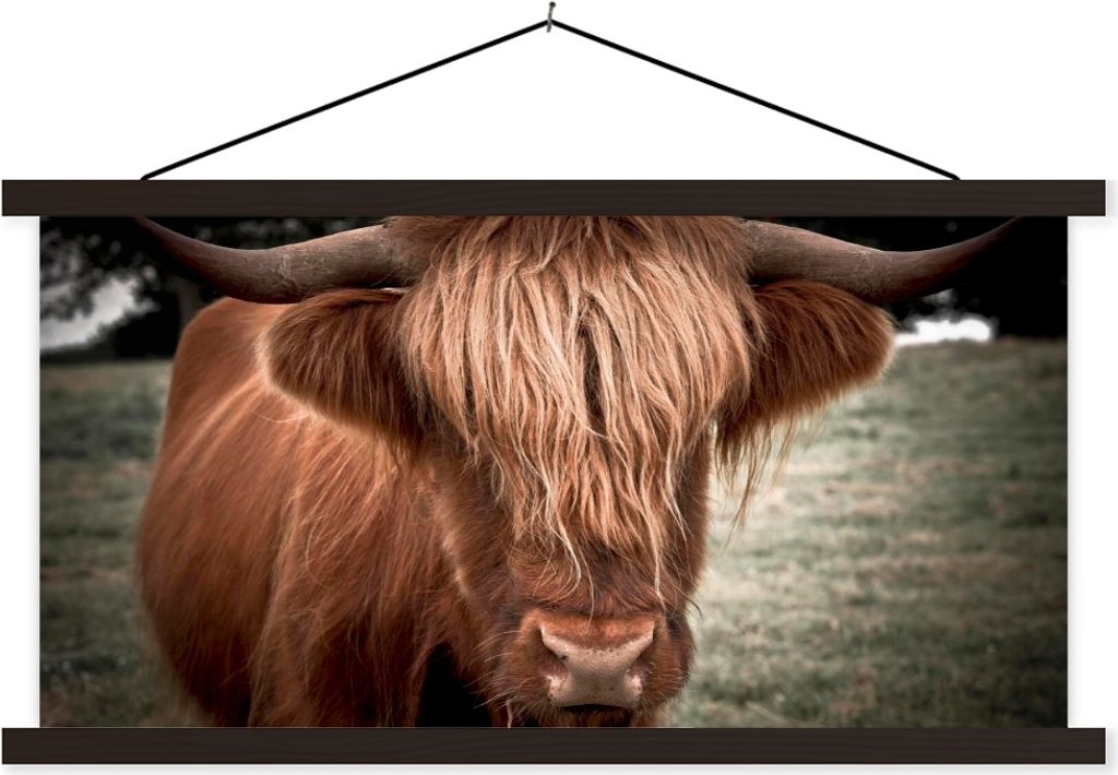 MuchoWow Textilposter Schottisches Hochlandrind - Baum - Gras 120x60 cm mit schwarzem Rahmen - Dekoration Schlafzimmer