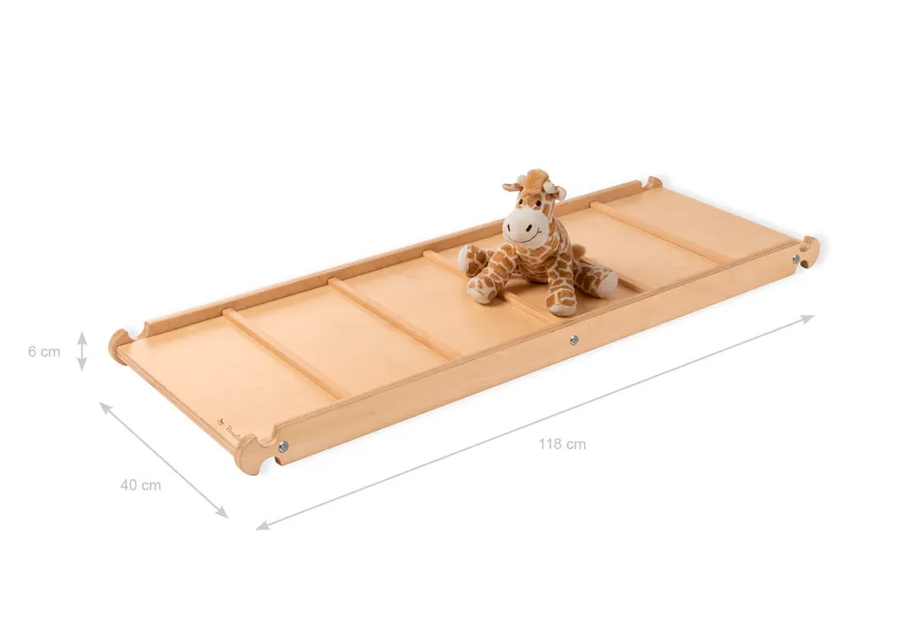 Planche à grimper Kari : Stop à l'ennui ! Un toboggan actif en bois