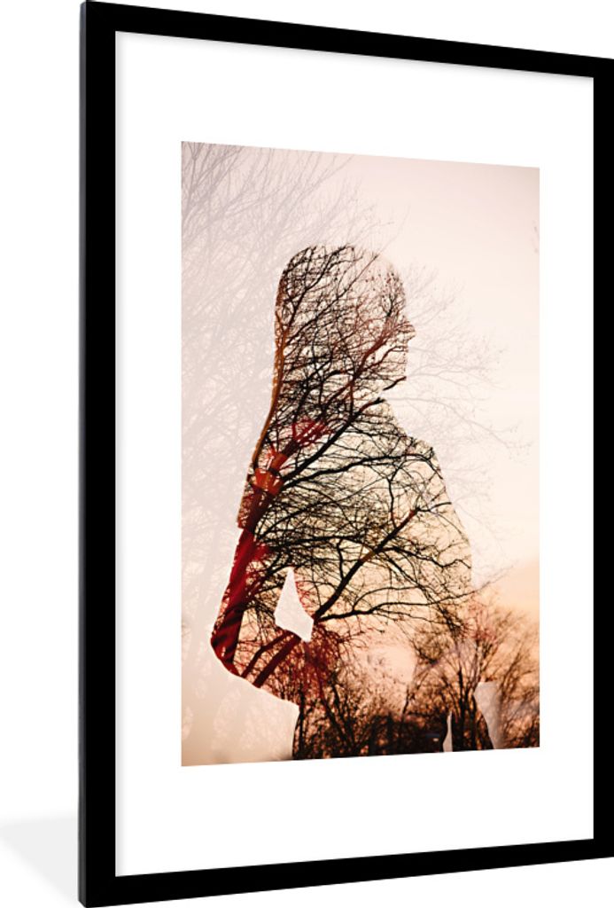 MuchoWow MuchoWow Gerahmtes Poster Mehrfach belichtetes Bild einer Frau mit Zweigen 60x90 cm - Poster mit zchwarzem Bilderrahmen - Dekoration -...