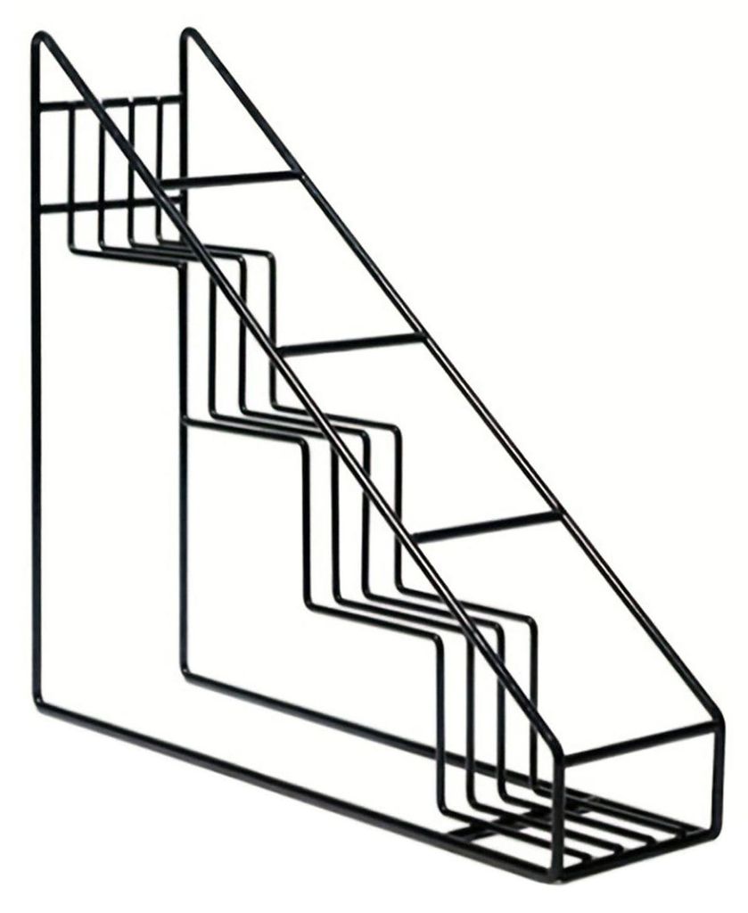 Trapezförmiges Stufenregal aus Metall mit vier Flaschenhaltern, ideal für die Küche und als Aufbewahrungsmöglichkeit für Kaffeesirup.