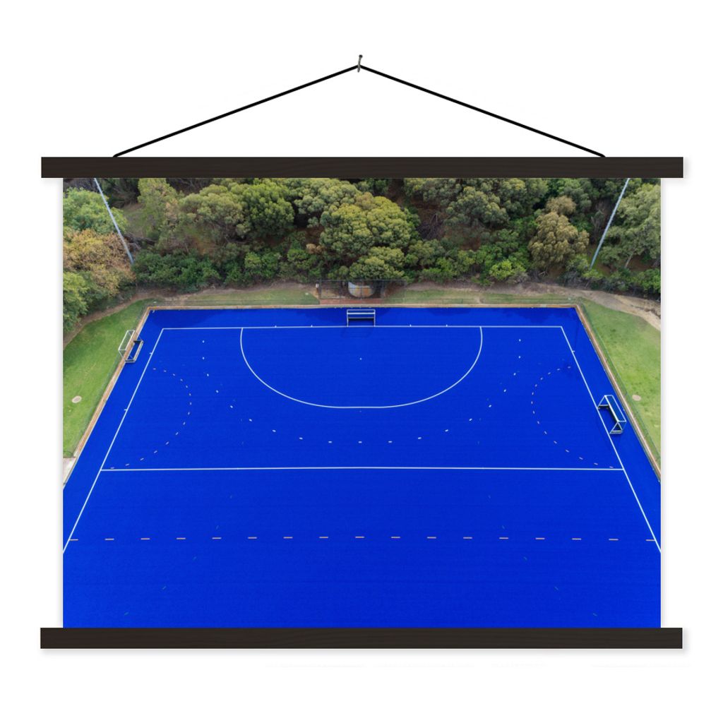 MuchoWow Textilposter Luftaufnahme eines blauen Hockeyfeldes 60x45 cm mit schwarzem Rahmen - Poster Schlafzimmer