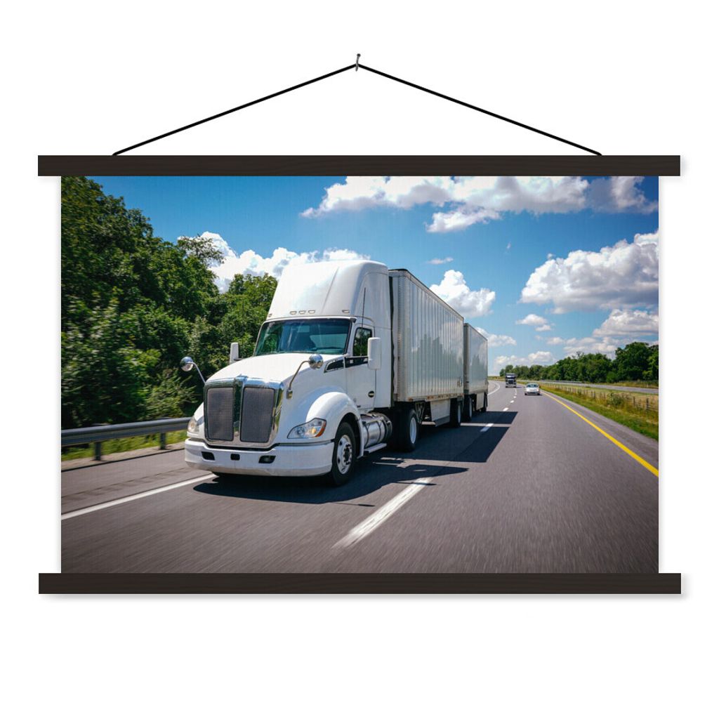 MuchoWow Textilposter Weißer Lastkraftwagen auf einer Autobahn 90x60 cm mit schwarzem Rahmen - Aufhängungssatz