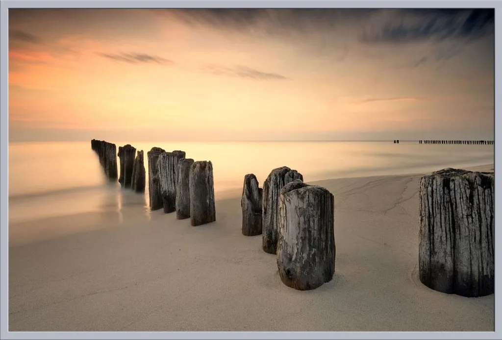 Cadre Photo avec Poster Plage Breakwater Beach Argenté Shinsuke® Maxi