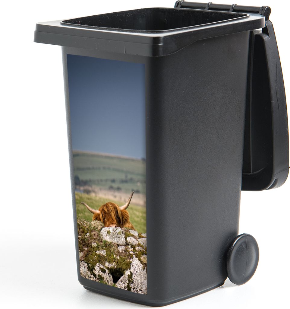 MuchoWow Mülltonnenaufkleber Schottische Highlander - Steine - Gras 44x98 cm - Containeraufkleber - Aufkleber - Mülltonnen-Aufkleber