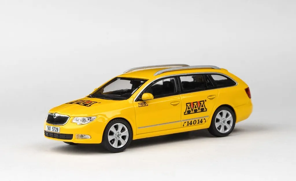 Cadeau Collectionneur : Škoda Superb II Combi AAA Taxi Abrex 1:43