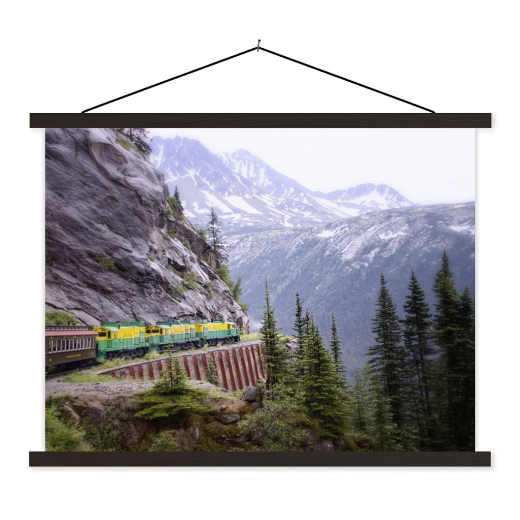 MuchoWow Textilposter Ein Zug fährt entlang eines Berghangs 40x30 cm mit schwarzem Rahmen - Dekorationen