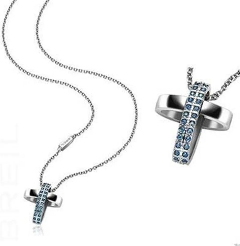 Pendentif Croix Breil de Charme : Un Bijou Durable qui ne Noircit Pas