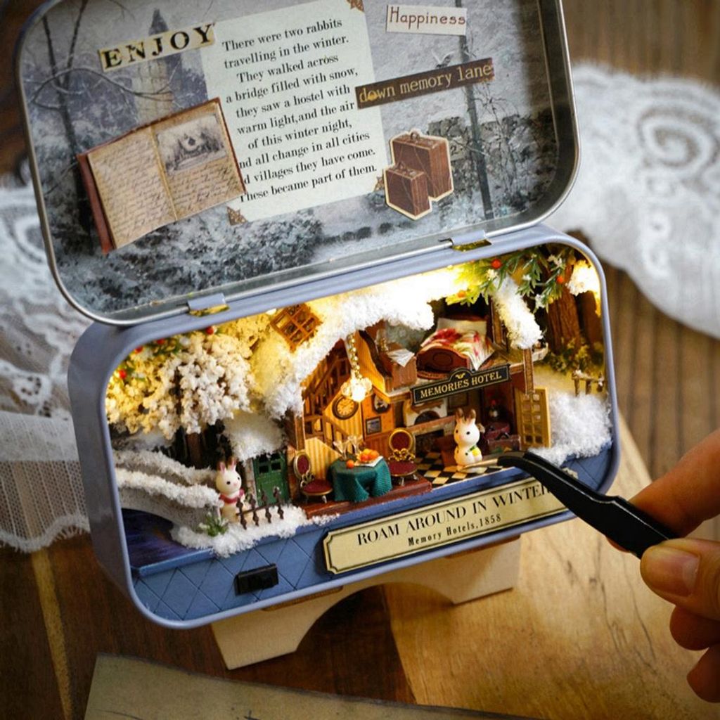 DIY Miniatur Handmade Box Dollhouse Good Old Time Theme Mini Doll House (Ramble in Winter)