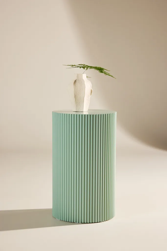 Petite table d'appoint Lenox vert clair gain de place pour studio étroit