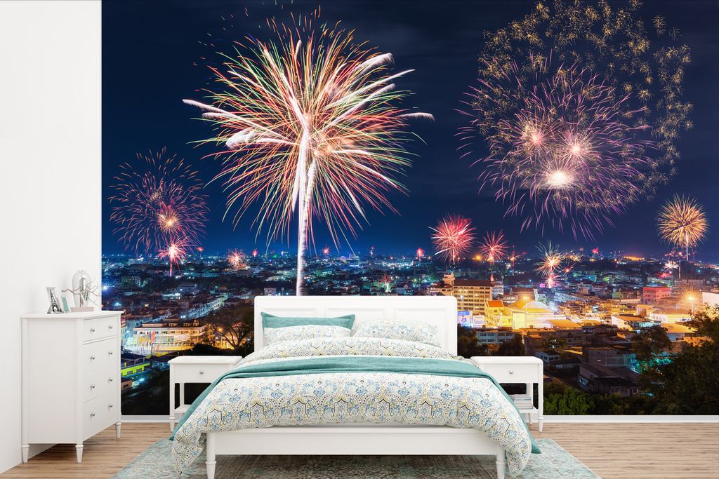 MuchoWow Fototapete für Wohnzimmer oder Schlafzimmer Wandtapete Vinyl Motivtapete Feuerwerk über den Häusern - 330x220 cm - Fototapeten