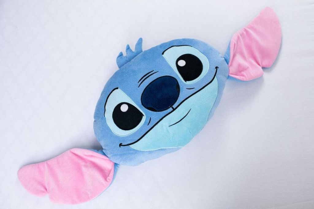 Lilo & Stitch kussen – Decoratief kussen in zachtroze kleur Productafbeelding 