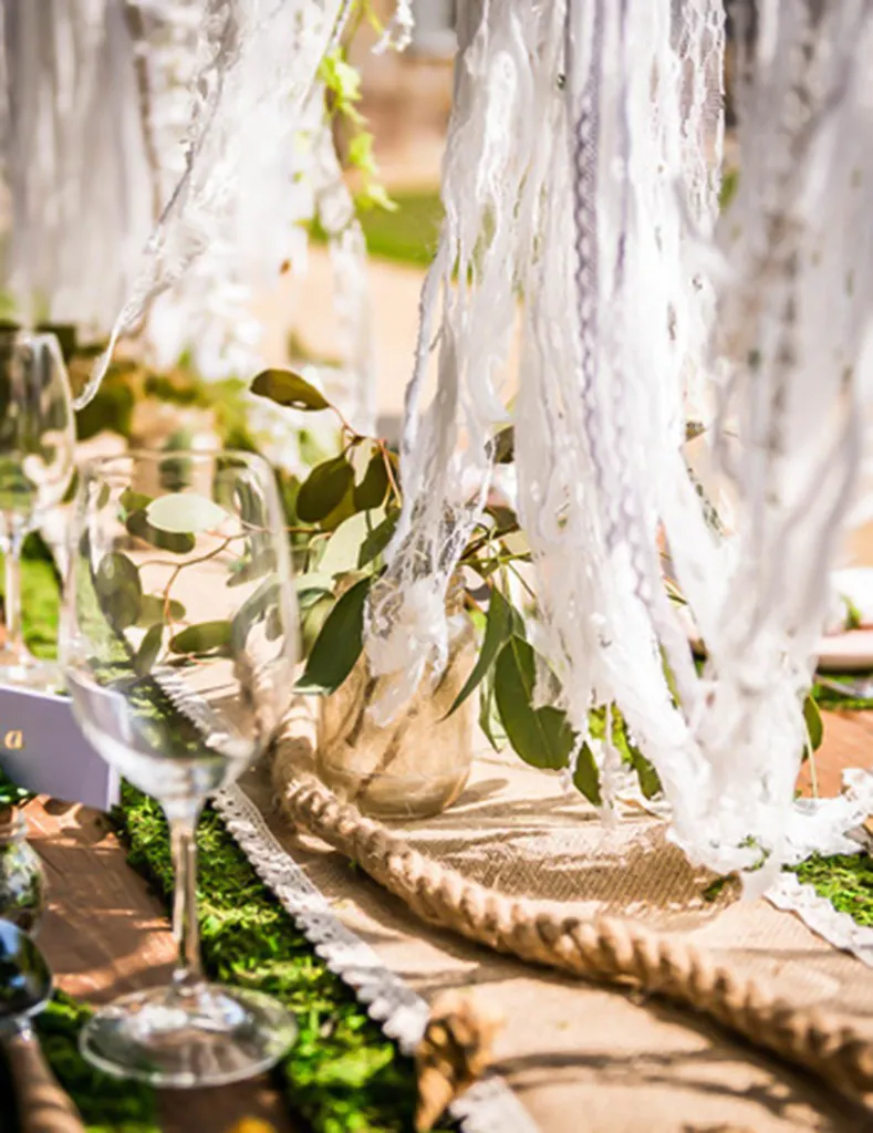 Chemin de table végétal idéal pour décoration table communion et mariage