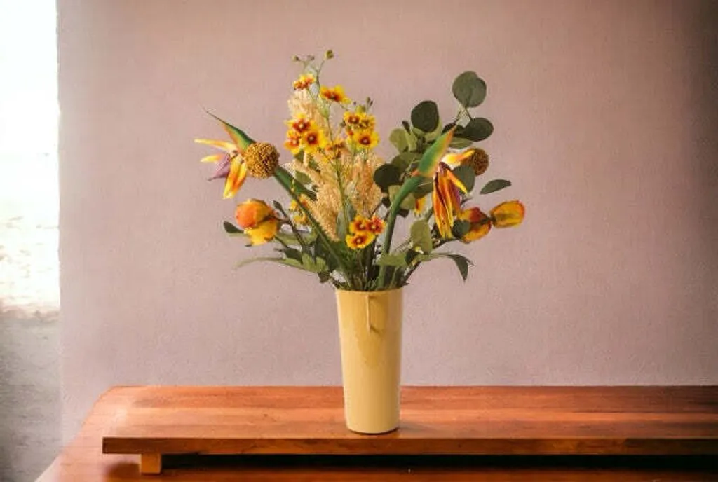 WinQ Bouquet de Fleurs Artificielles Jaune Ocre avec Vase en Métal Chic