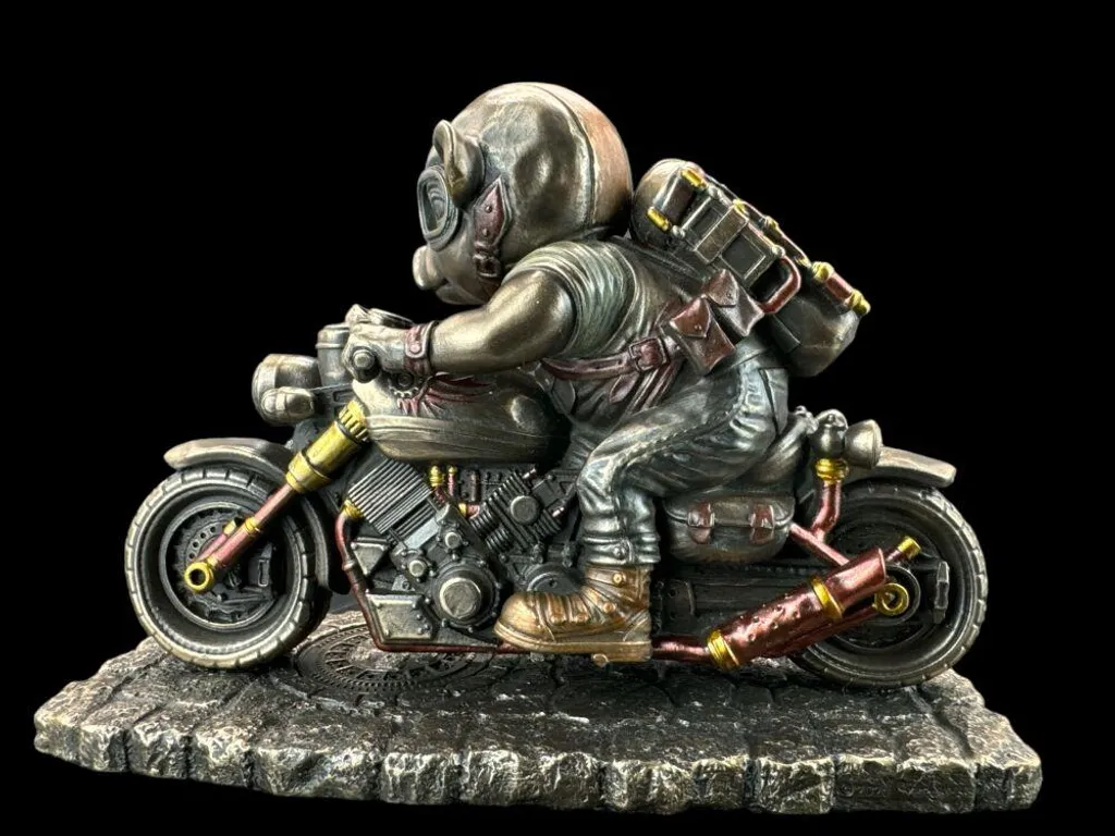 Figurine Moto Steampunk en Résine - Cochon Biker aux Détails Mécaniques - 7