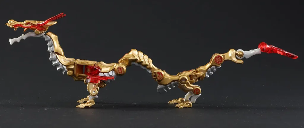 Figurine articulée de 15 cm avec finition dorée pour vitrine geek - 3