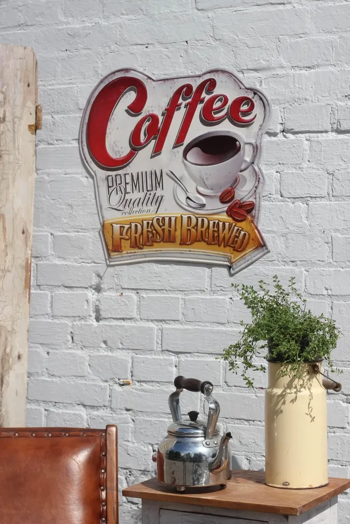 Plaque de café vintage : Décoration murale robuste style rétro tôle