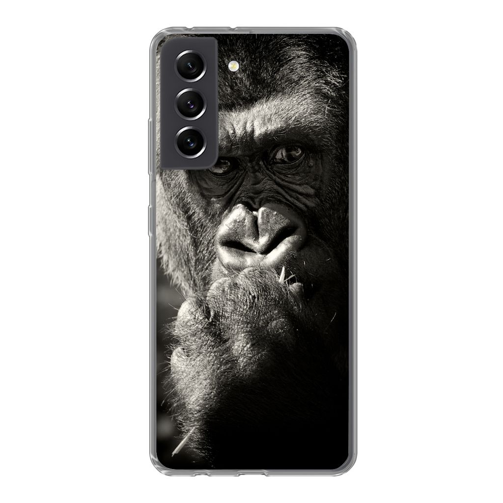 MuchoWow Handyhülle Schutzhülle Hülle für Samsung Galaxy S21 FE Gorilla auf schwarzem Hintergrund in Schwarz und Weiß Silikon Softcase Handy...