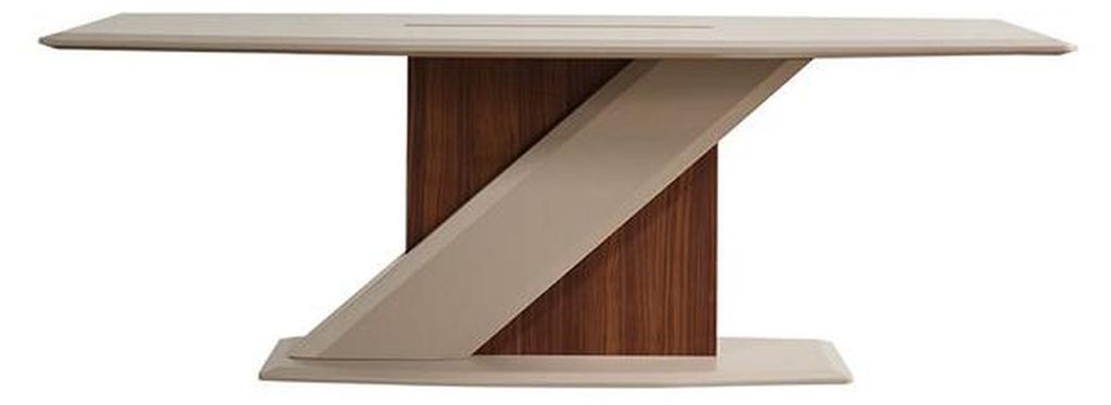 Schicker bequemer Esstisch im Esszimmer in beige Farbe aus Qualitätsholz