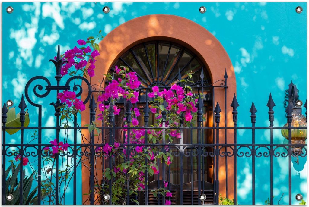 Wallario Outdoor-Poster für Garten oder Balkon, Motiv Pinke Blumen vor türkisfarbener Fassade, in ca. 80 x 120 cm