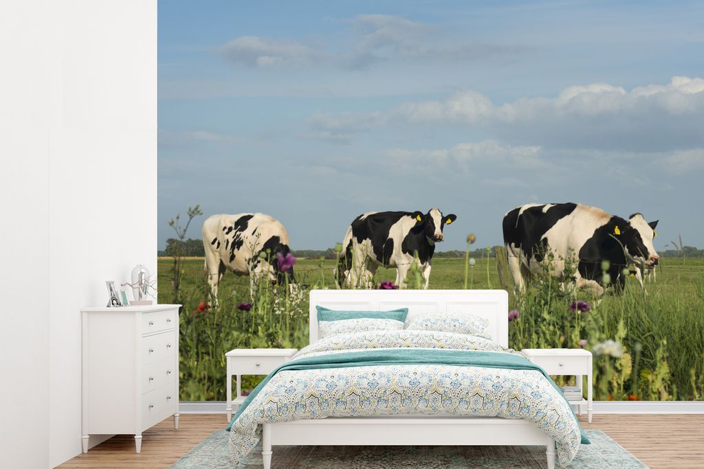 MuchoWow Fototapete für Wohnzimmer oder Schlafzimmer Wandtapete Vinyl Motivtapete Kuh - Blumen - Gras - Tiere - 385x280 cm - Wallpaper