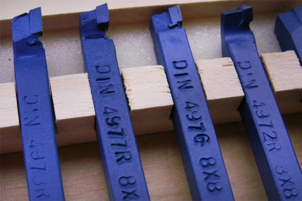 Guida alla Scelta: Set 10 Utensili Metallo Duro 10mm per Tornio