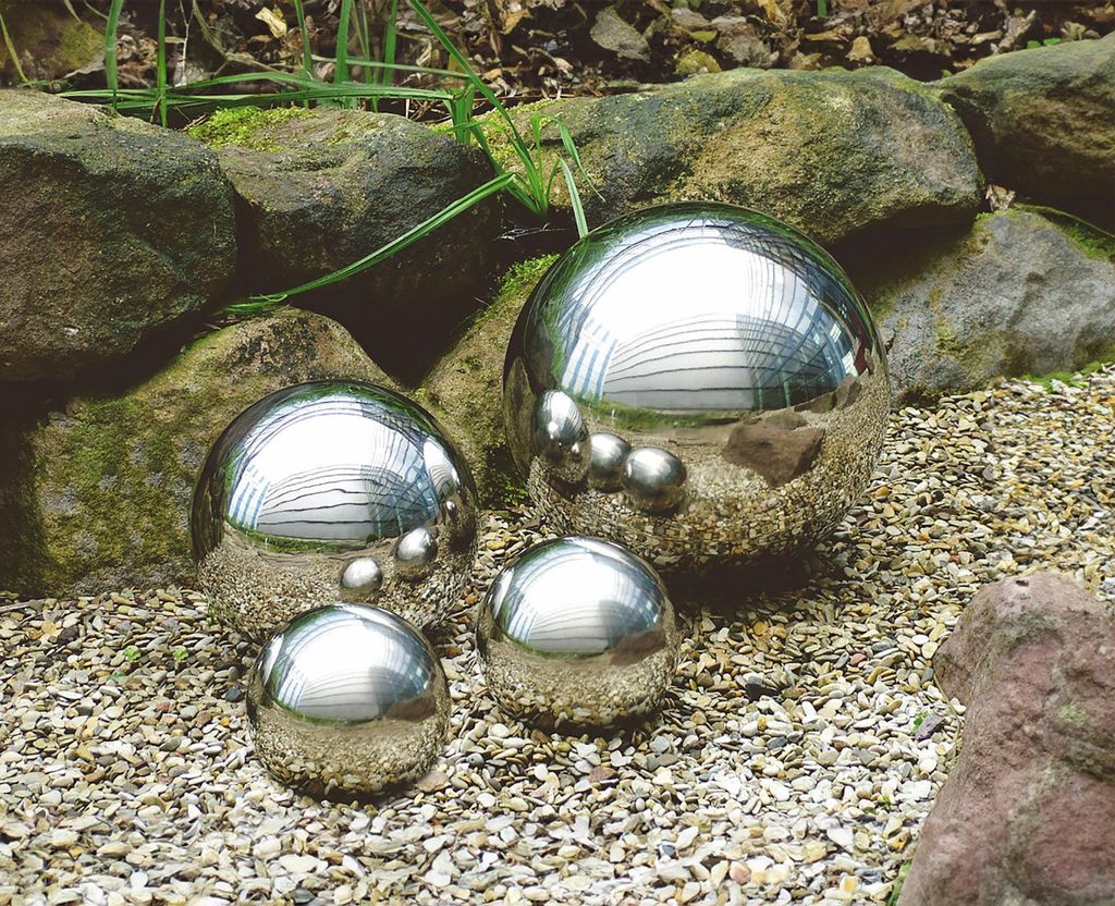 Edelstahl Deko Kugel 4er Set silber glänzend - 10 / 15 / 20 Produktbild  KI-generiertes Bild